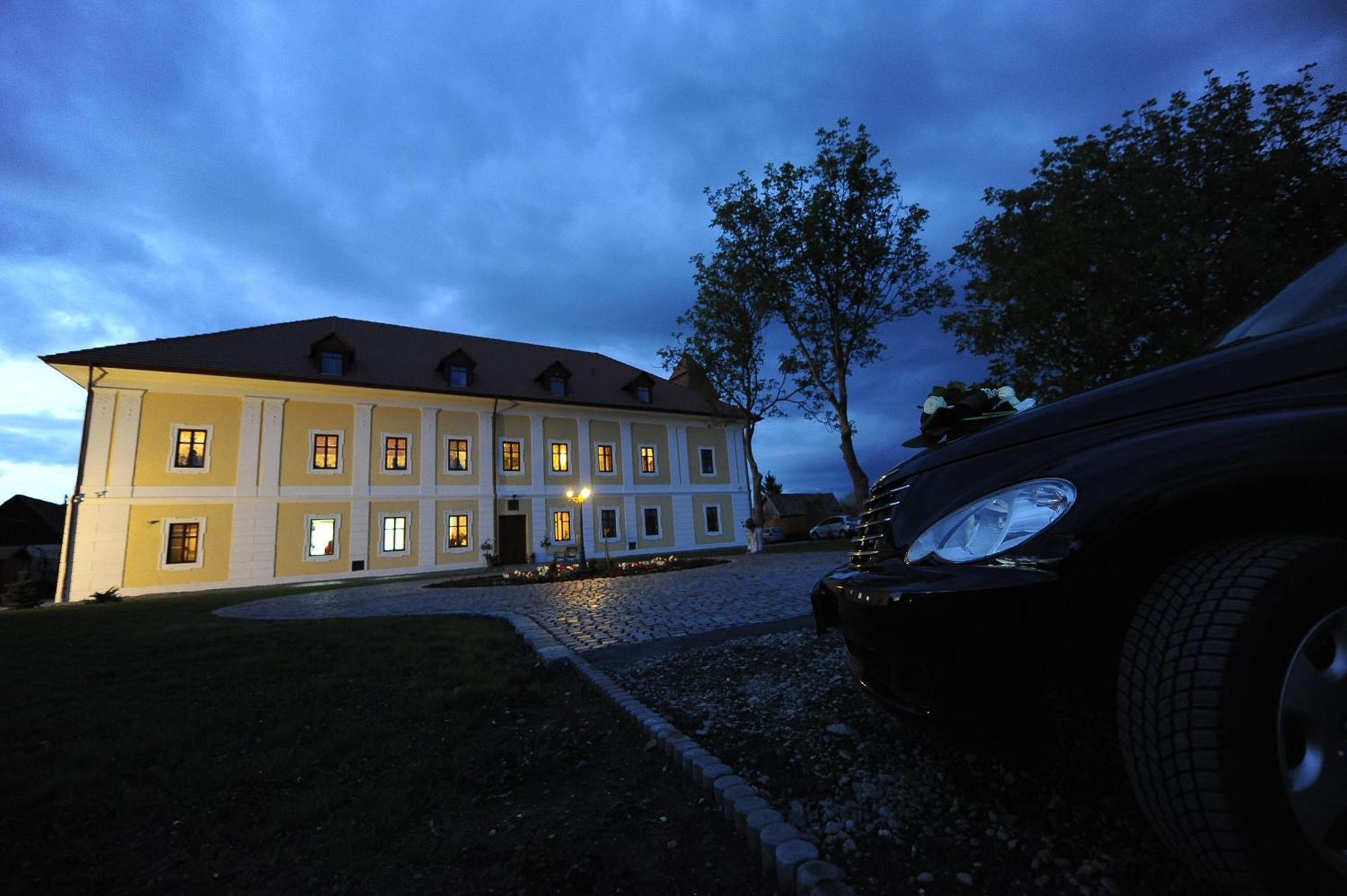Castel Haller Ogra Dış mekan fotoğraf