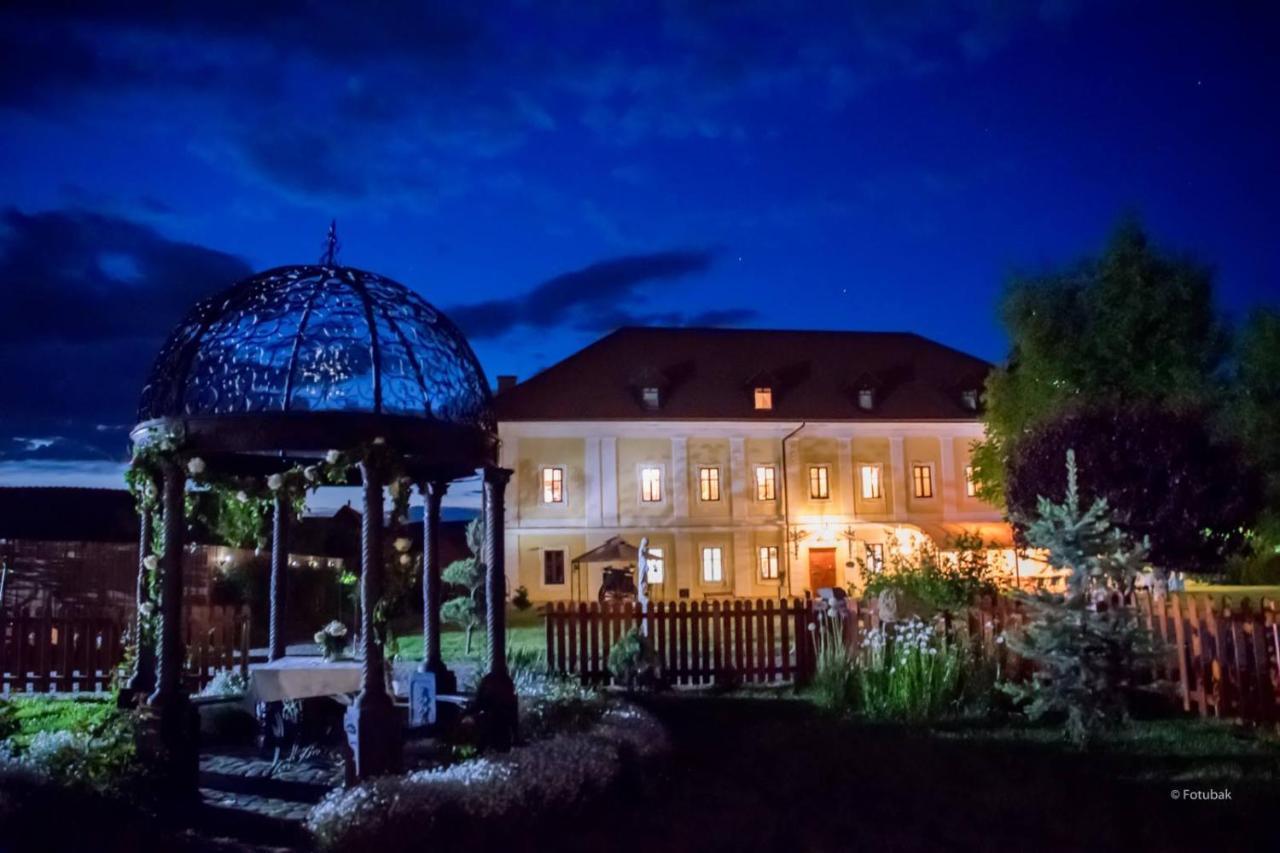 Castel Haller Ogra Dış mekan fotoğraf